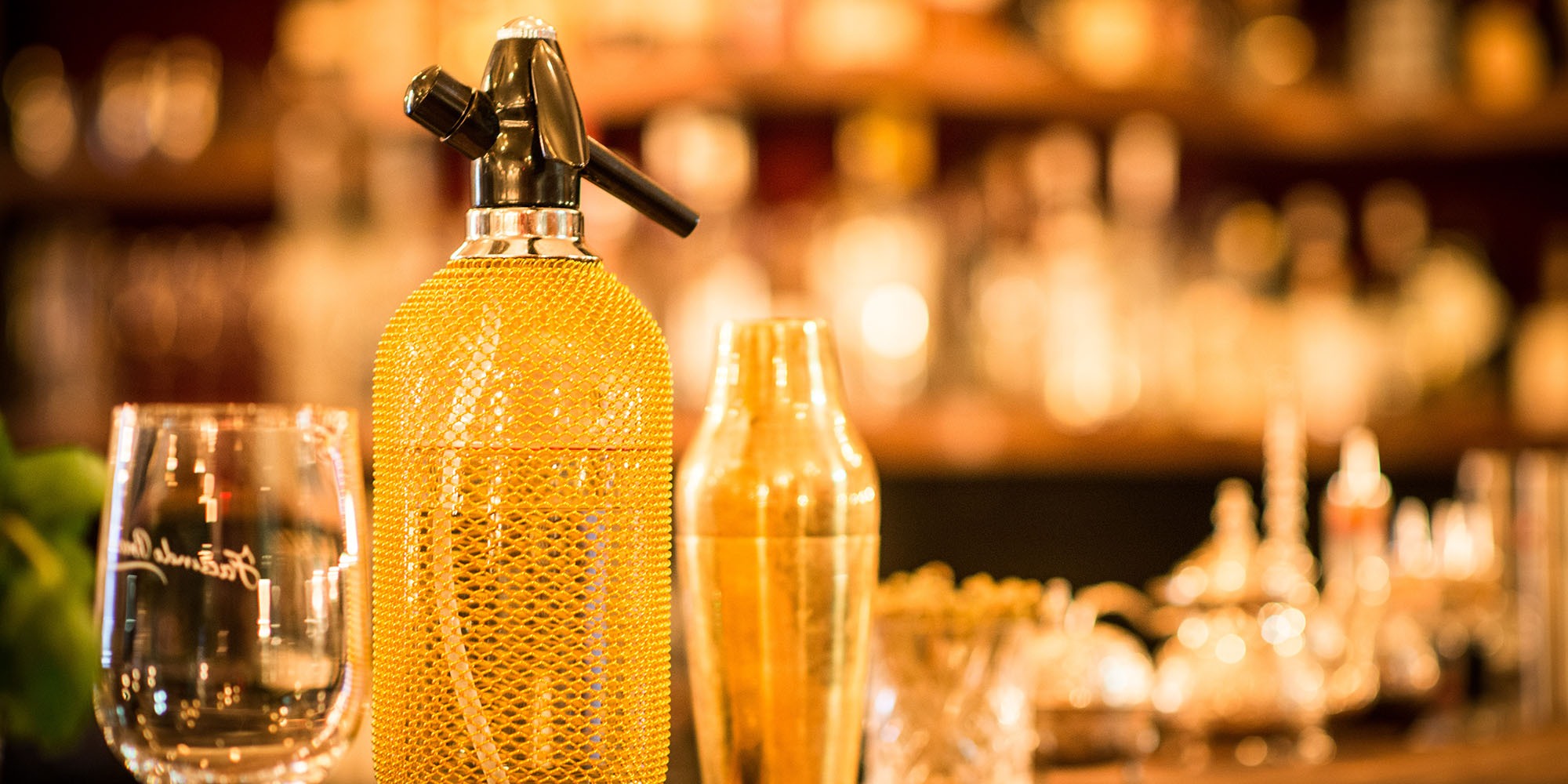 Burger und Lobster Bank Come in and enjoy!